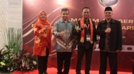 Kepala Desa Cikurutug Cireunghas Raih Penghargaan NLP di Paralegal Justice Award 2024./ Foto: Diskominfosan Kab. Sukabumi