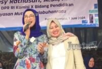 Momen kedekatan Desi Ratnasari (kiri) dan Rastya (kanan). /Foto: Youtube @jubirtv