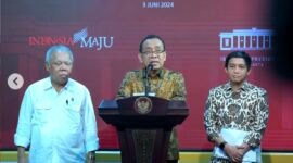 Menteri Pekerjaan Umum dan Perumahan Rakyat (PUPR) Basuki Hadimuljono dan Wakil Menteri Agraria dan Tata Ruang/Wakil Kepala Badan Pertanahan Nasional (ATR/BPN) Raja Juli Antoni akan menjalankan kewajiban sebagai Pelaksana Tugas (Plt.) Kepala dan Wakil Kepala OIKN, hingga ditunjuknya Kepala dan Wakil Kepala OIKN definitif sesuai perundang-undangan, agar program-program percepatan pembangunan IKN tetap terjamin./ Foto: Muchlis Jr - Biro Pers Sekretariat Presiden