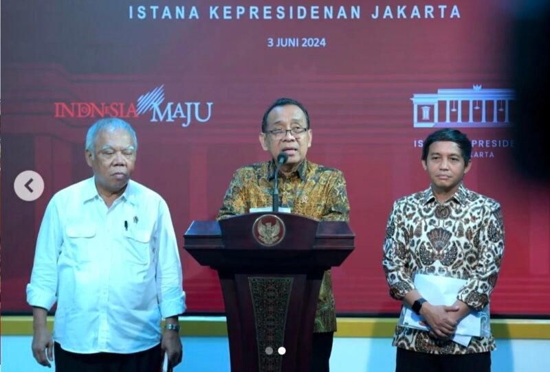 Menteri Pekerjaan Umum dan Perumahan Rakyat (PUPR) Basuki Hadimuljono dan Wakil Menteri Agraria dan Tata Ruang/Wakil Kepala Badan Pertanahan Nasional (ATR/BPN) Raja Juli Antoni akan menjalankan kewajiban sebagai Pelaksana Tugas (Plt.) Kepala dan Wakil Kepala OIKN, hingga ditunjuknya Kepala dan Wakil Kepala OIKN definitif sesuai perundang-undangan, agar program-program percepatan pembangunan IKN tetap terjamin./ Foto: Muchlis Jr - Biro Pers Sekretariat Presiden