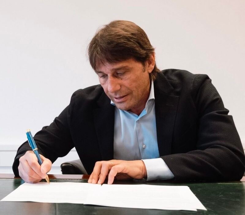 Antonio Conte sebagai pelatih baru Napoli./ Foto: Instagram @officialsscnapoli