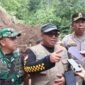 Bupati Sukabumi H. Marwan Hamami: Proses evakuasi longsor di Simpenan tengah berlangsung. Tetap waspada, terutama di daerah rawan bencana. | Foto: Fb / Pemerintah Kabupaten Sukabumi