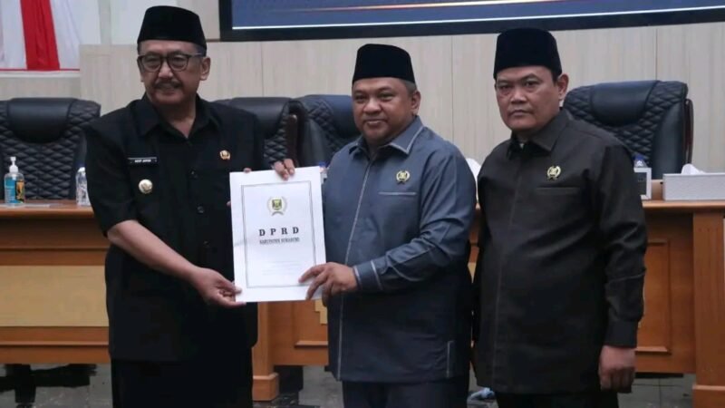 Bupati Sukabumi hadiri paripurna DPRD bahas rekomendasi LKPJ 2024 dan buka masa sidang kedua. | Fb/Pemerintah Kabupaten Sukabumi