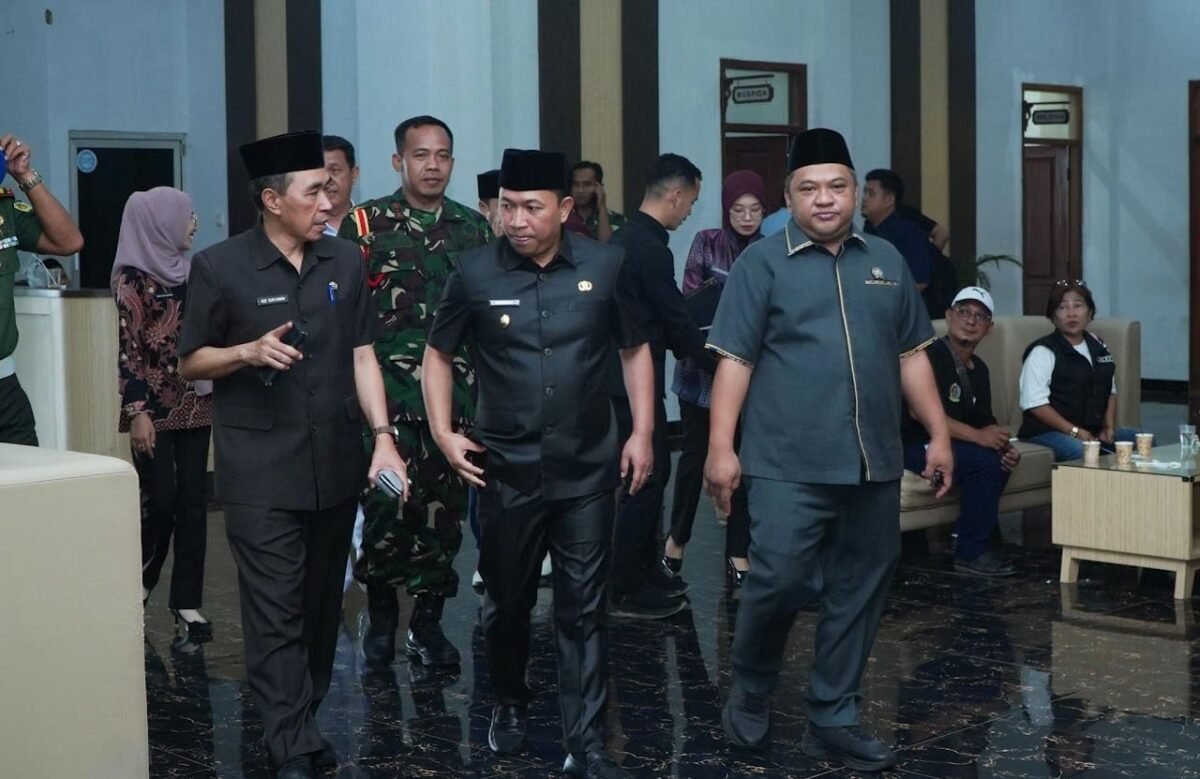 DPRD Sukabumi bahas perubahan Perda PDRD untuk selaras dengan regulasi nasional. | Humas DPRD