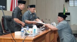 Fraksi DPRD Sukabumi sampaikan pandangan atas Raperda PDRD. | Humas DPRD