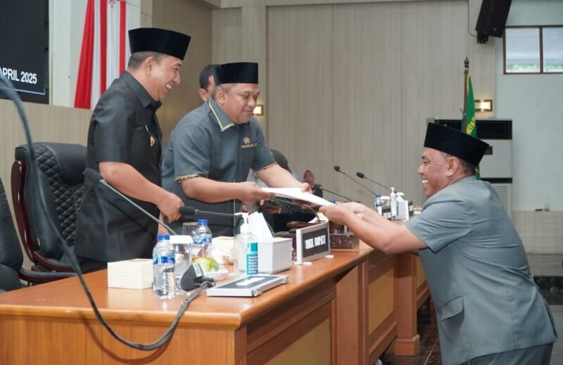 Fraksi DPRD Sukabumi sampaikan pandangan atas Raperda PDRD. | Humas DPRD