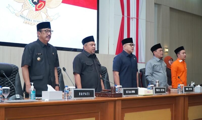 DPRD Sukabumi bahas jawaban Bupati terkait Raperda Pajak Daerah dalam Rapat Paripurna ke-12 tahun 2025. | Humas DPRD