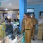 Sekda pantau layanan gratis di Puskesmas Cicantayan. | Fb/Pemerintah Kabupaten Sukabumi
