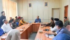 Sekda Sukabumi terima laporan akhir tahapan Pilkada 2024 dari KPU. | Fb/Pemerintah Kabupaten Sukabumi
