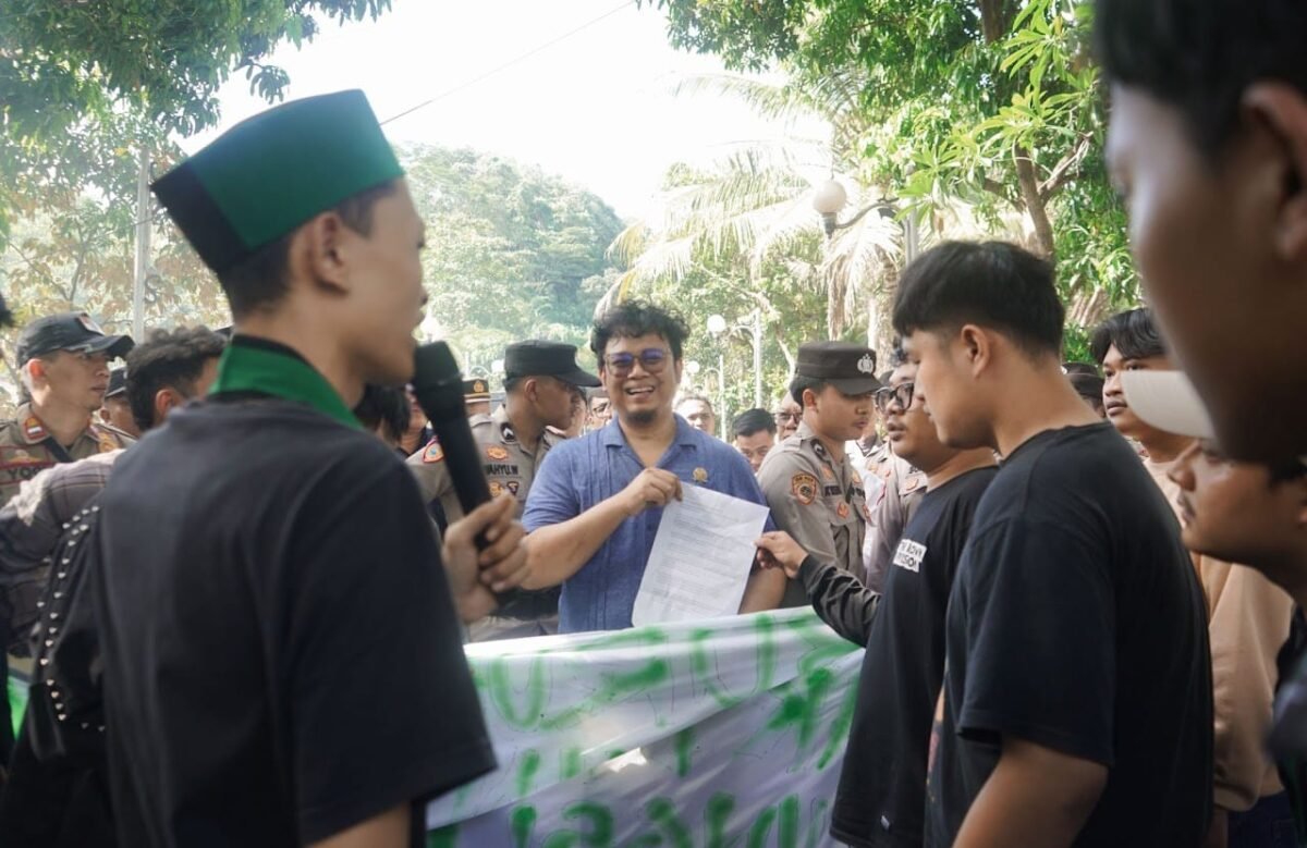 DPRD Sukabumi terima aspirasi HMI soal pelanggaran ketenagakerjaan di PT. Paiho. | Dok. Humas DPRD