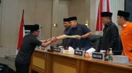 Fraksi DPRD sampaikan pandangan atas LPJ APBD 2024 dalam rapat paripurna, dihadiri Wabup Andreas. | Fb/Pemerintah Kabupaten Sukabumi