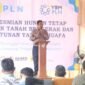 Bupati Asep serahkan rumah baru untuk korban longsor Jampangtengah. | Fb/Pemerintah Kabupaten Sukabumi