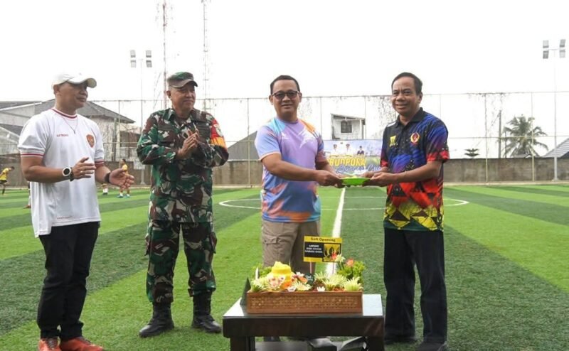 Disbudpora resmikan Mini Soccer Garuda Bhwa, wujudkan ruang olahraga sehat dan pembinaan atlet muda Sukabumi. | Fb/Pemerintah Kabupaten Sukabumi