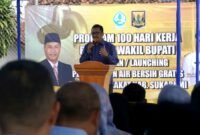 Bupati Sukabumi tinjau langsung pemasangan air bersih gratis di Cikembar. | Fb/Pemerintah Kabupaten Sukabumi 