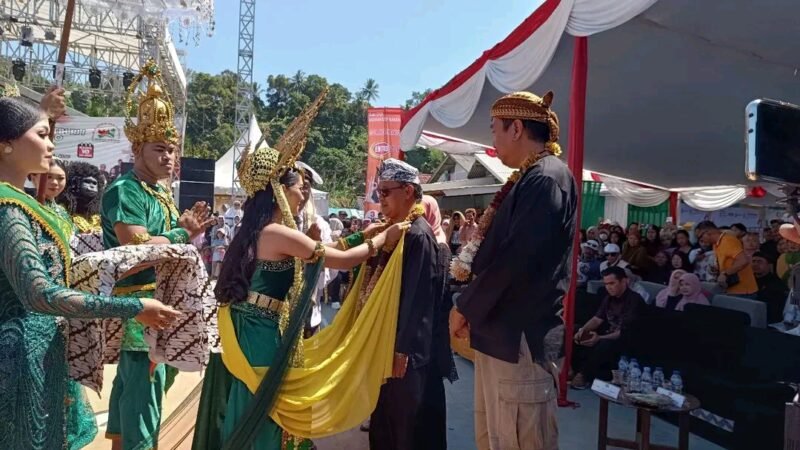 Festival Hari Nelayan Cisolok ke-28, wujud syukur dan penggerak ekonomi kreatif pesisir. | Fb/Pemerintah Kabupaten Sukabumi 