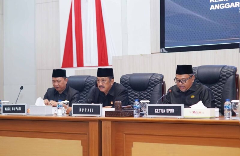 DPRD Sukabumi gelar rapat paripurna ke-30, bahas APBD Perubahan 2025 dan KUA-PPAS 2026 bersama Bupati.