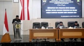 Bupati Sukabumi sampaikan nota pengantar Raperda APBD 2026 dalam paripurna DPRD. | FB/Pemerintah Kabupaten Sukabumi 