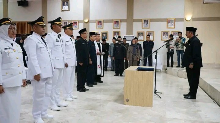 Bupati Sukabumi lantik 293 ASN dalam rotasi dan promosi jabatan demi memperkuat kinerja birokrasi daerah. | FB/Pemerintah Kabupaten Sukabumi 