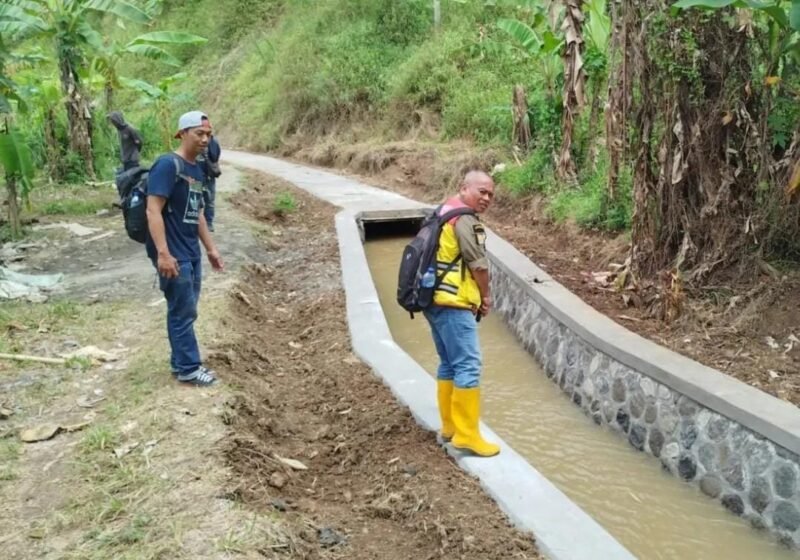 Dinas PU Sukabumi bangun jaringan irigasi baru di Cibagong untuk dukung petani.
