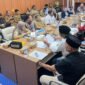 DPRD Sukabumi bahas pengurangan dana transfer Rp700 miliar dalam Raperda APBD 2026.