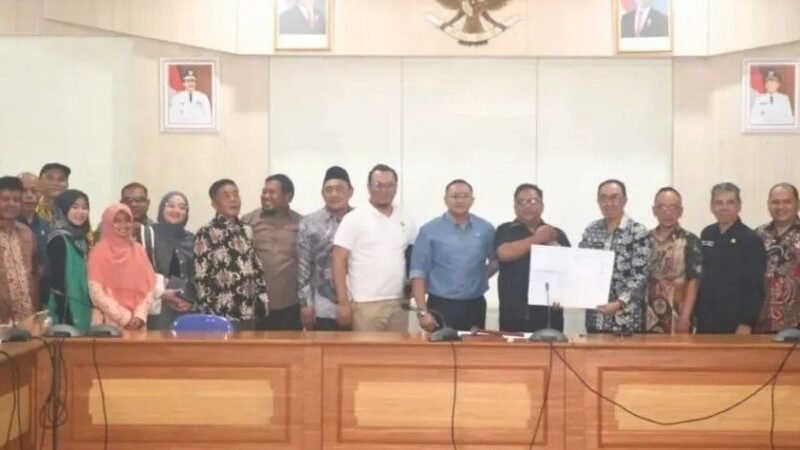 Sekda Sukabumi hadiri rapat gabungan Banggar DPRD dan TAPD bahas Raperda APBD 2026.