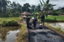 Disperkim bangun jalan lingkungan di Desa Jagamukti, warga sambut dengan antusias.