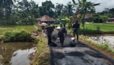 Disperkim bangun jalan lingkungan di Desa Jagamukti, warga sambut dengan antusias.