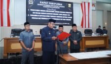 DPRD Sukabumi sahkan RAPBD 2026 dan Raperda Penataan Toko Swalayan.