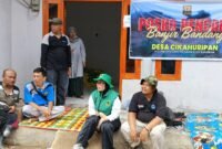 Dila Nurdian tinjau SDN Cikahuripan pascabanjir, dorong percepatan pemulihan sekolah.