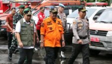 Bupati Sukabumi bersama Kapolres pimpin apel kesiapsiagaan bencana di Palabuhanratu. | Fb/Pemerintah kabupaten Sukabumi