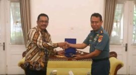 Bupati dan Danlanal Bandung bahas bakti sosial di Sukabumi. /FB: Pemerintah Kabupaten Sukabumi 