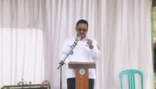 Bupati Sukabumi lakukan peletakan batu pertama huntap bagi warga terdampak bencana. | Fb/Pemerintah Kabupaten Sukabumi 