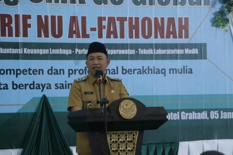 Wabup Sukabumi melepas siswa Prakerin dan meresmikan SMK Go Global di SMK Ma’arif NU Al-Fathonah. | Fb/Pemerintah Kabupaten Sukabumi 
