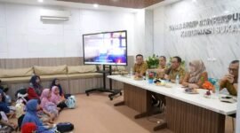 Sekda Sukabumi membuka Tandem Baper dan mengajak orangtua arahkan anak ke kegiatan positif. | Fb/Pemerintah Kabupaten Sukabumi 