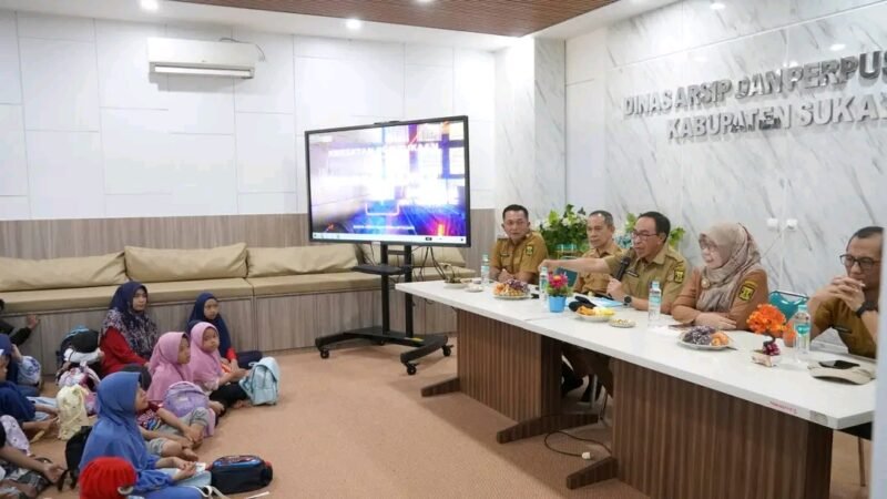 Sekda Sukabumi membuka Tandem Baper dan mengajak orangtua arahkan anak ke kegiatan positif. | Fb/Pemerintah Kabupaten Sukabumi 