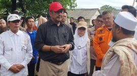 Bupati Sukabumi dan Disperkim meninjau langsung warga terdampak pergerakan tanah di Cijambe Bantargadung. 