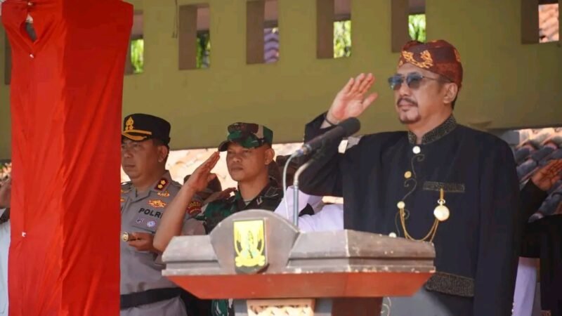 Pemkab Sukabumi beri beasiswa siswa berprestasi di Hardiknas 2026. (foto/fb: Pemerintah Kabupaten Sukabumi)

