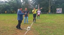 Budi Azhar Mutawali resmi membuka Open Turnamen Pemuda Pakidulan Cup 2026 di Kecamatan Sagaranten.