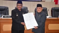 Raperda Pertanggungjawaban APBD 2025 Kabupaten Sukabumi selangkah lagi resmi menjadi Perda. (fb/Pemerintah Kabupaten Sukabumi)