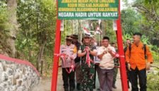 Jembatan Merah Putih Cihujung kembali dibuka setelah rusak akibat banjir. Dandim menegaskan jembatan ini sangat penting bagi aktivitas warga. (fb/Pemerintah Kabupaten Sukabumi)