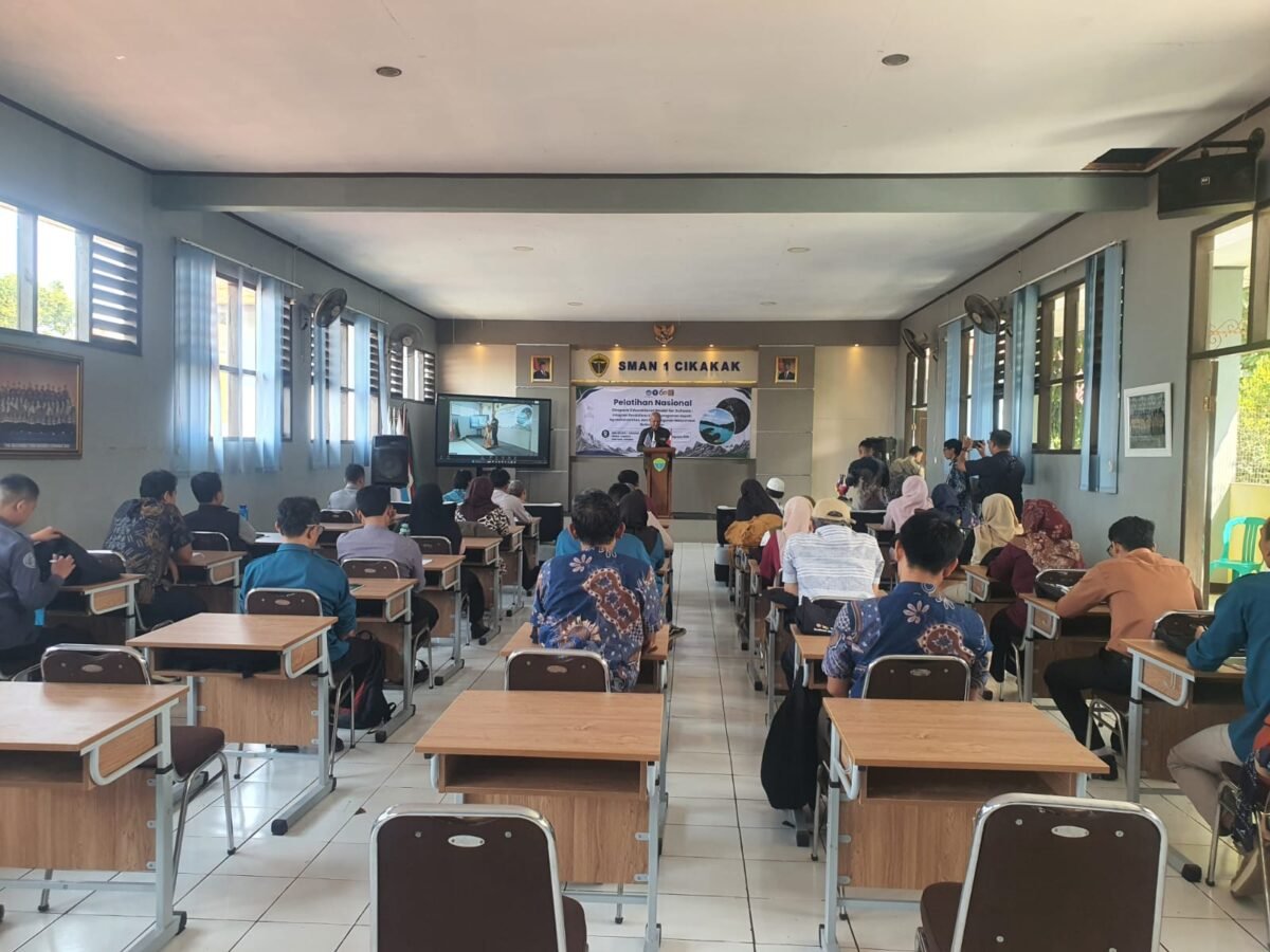 Ciletuh bukan cuma destinasi wisata, tapi juga bisa menjadi kelas terbuka bagi generasi muda. | Istimewa