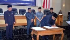 Bupati dan DPRD Sukabumi sepakati Raperda Perubahan APBD 2026 untuk mendukung program prioritas pembangunan daerah.