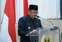 Bupati Sukabumi Asep Japar menyampaikan dua Raperda dalam Rapat Paripurna DPRD Kabupaten Sukabumi. (tb/Pemerintah Kabupaten Sukabumi)