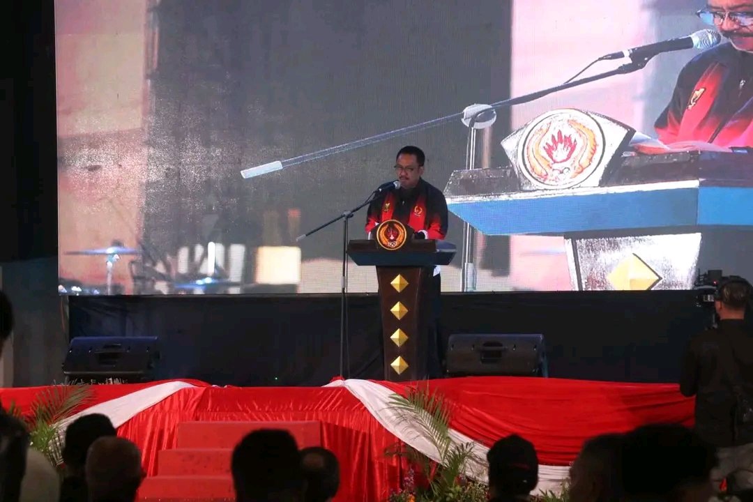 Bupati Sukabumi Asep Japar melepas atlet Kabupaten Sukabumi untuk berlaga di Porprov XV Jawa Barat 2026 dengan target menembus 10 besar. (Fb/Pemerintah Kabupaten Sukabumi)