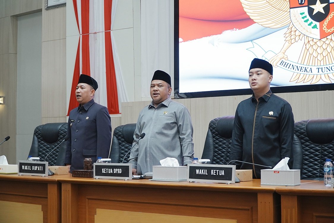 Bupati Sukabumi menyampaikan jawaban atas pandangan tujuh fraksi DPRD terkait Raperda APBD 2027.
