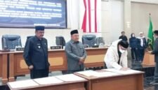 Dana bagi hasil Provinsi Jawa Barat turun Rp7,4 miliar, DPRD dan Pemkab Sukabumi dorong anggaran fokus pada program prioritas.